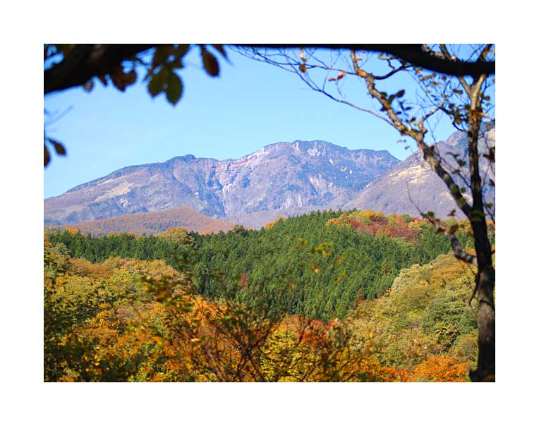 探索場所から見る女峰山の秋