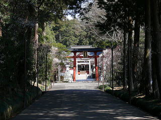 古い入口から入る大前神社