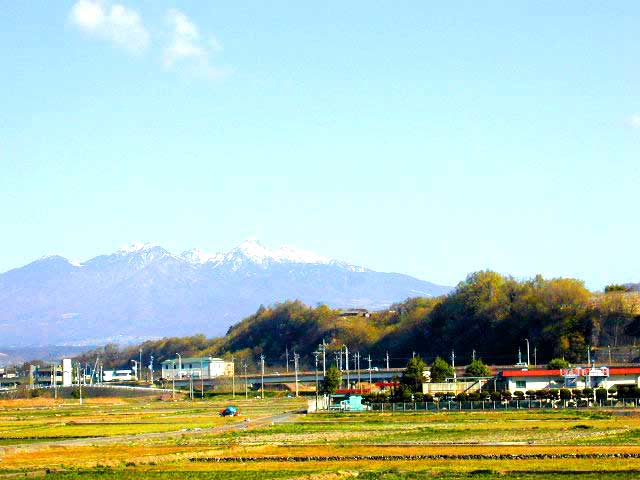韮崎から見る八ケ岳の風景