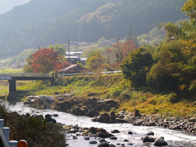 大芦川渓谷の美しい流れを堪能しながらの旅は楽しい